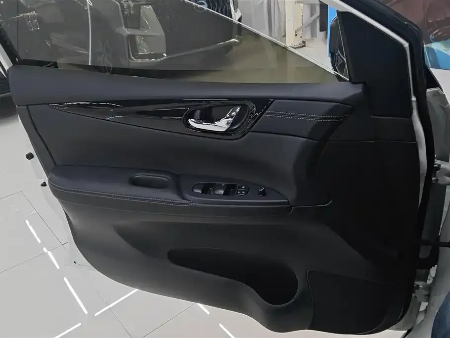Nissan Tiida 2024 из CN, фото 2