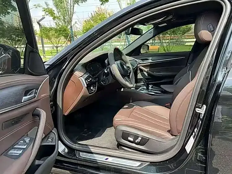 BMW 5 Series 2022 из CN, фото 2