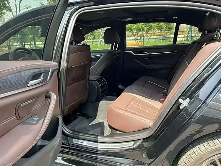 BMW 5 Series 2022 из CN, фото 8