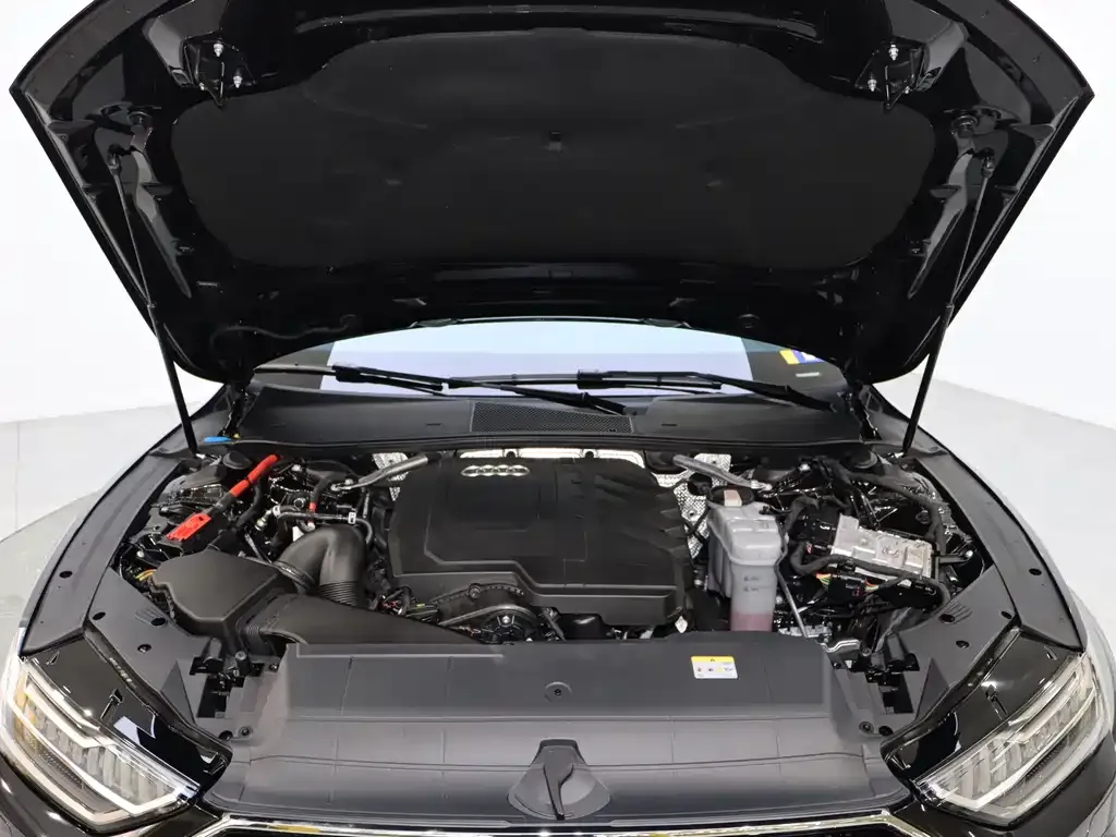 Audi A7L 2024 из CN, фото 10