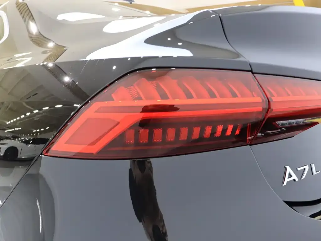 Audi A7L 2024 из CN, фото 5