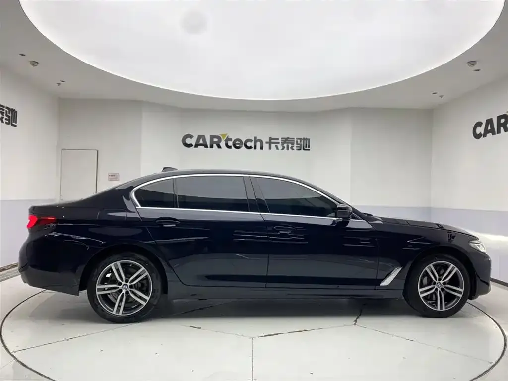 BMW 5 Series 2023 из CN, фото 6