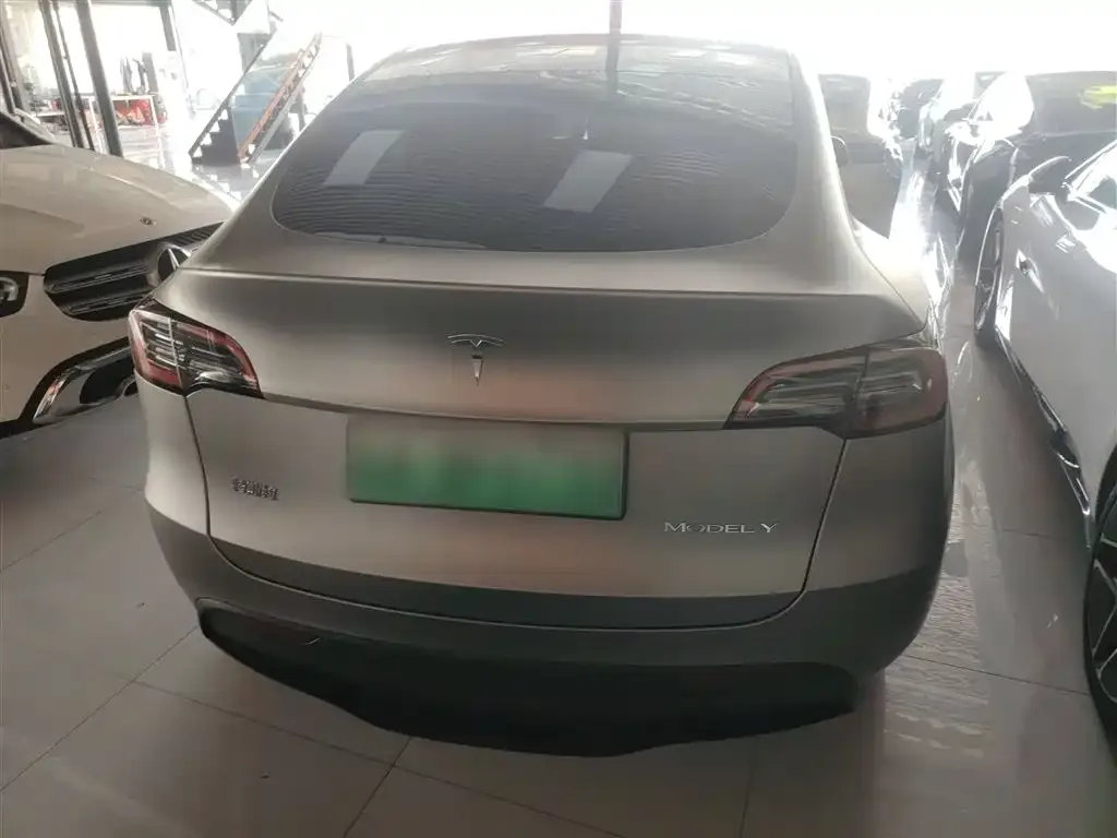 Tesla Model Y — фото 5