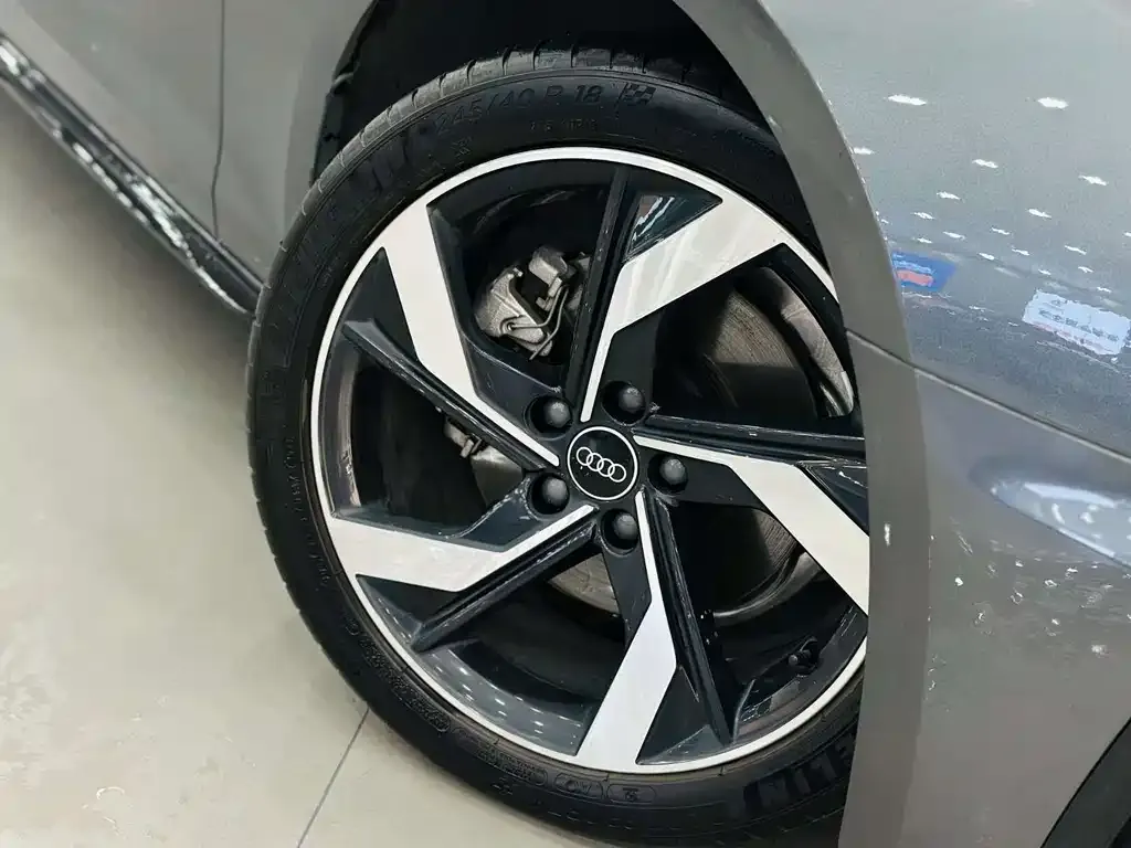 Audi A4L 2023 из CN, фото 7