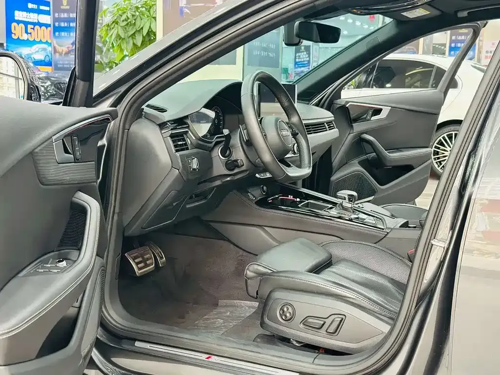 Audi A4L 2023 из CN, фото 9