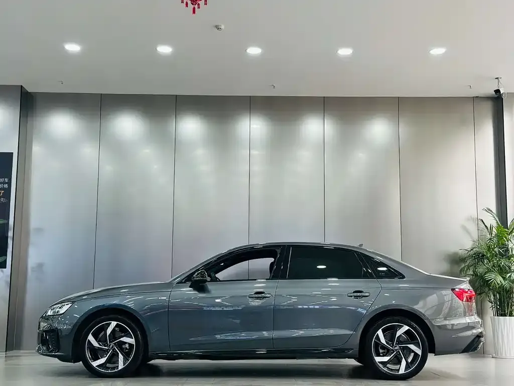 Audi A4L 2023 из CN, фото 6