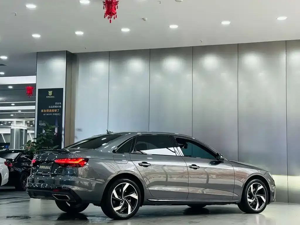 Audi A4L 2023 из CN, фото 4