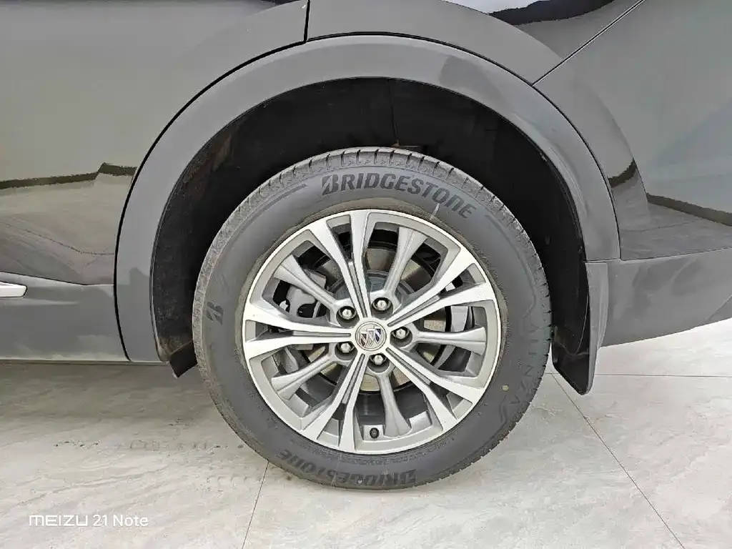 Buick Envision Plus — фото 10
