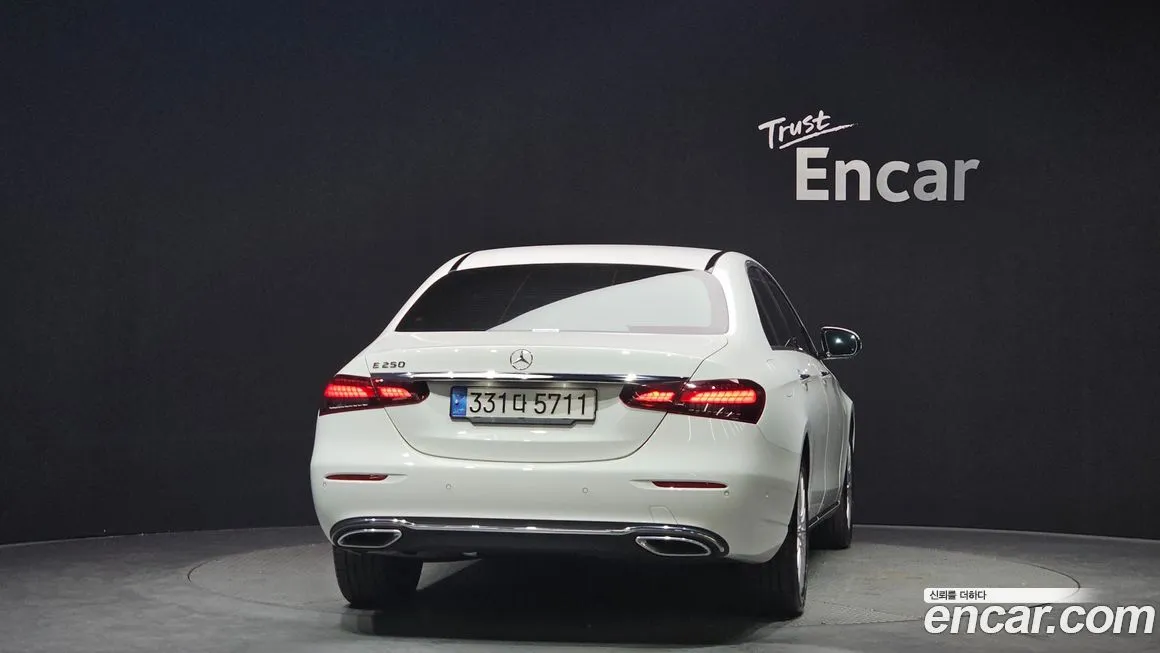 Mercedes-Benz E-Class — фото 5