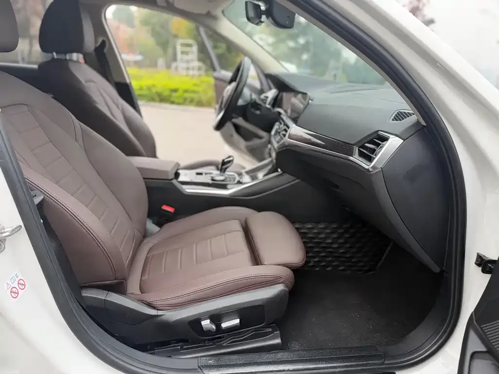 BMW 3 Series 2021 из CN, фото 2