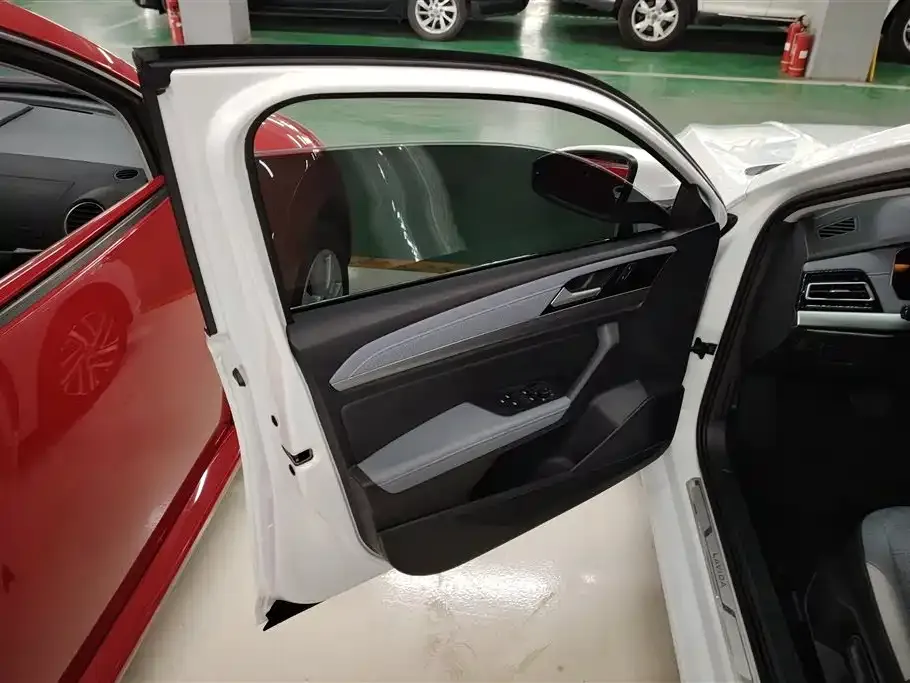 Volkswagen Lavida 2023 из CN, фото 2