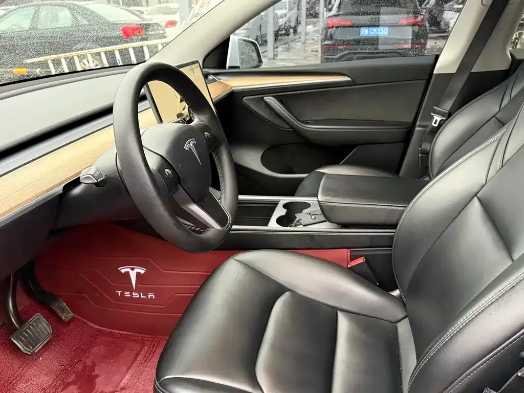Tesla Model Y — фото 6
