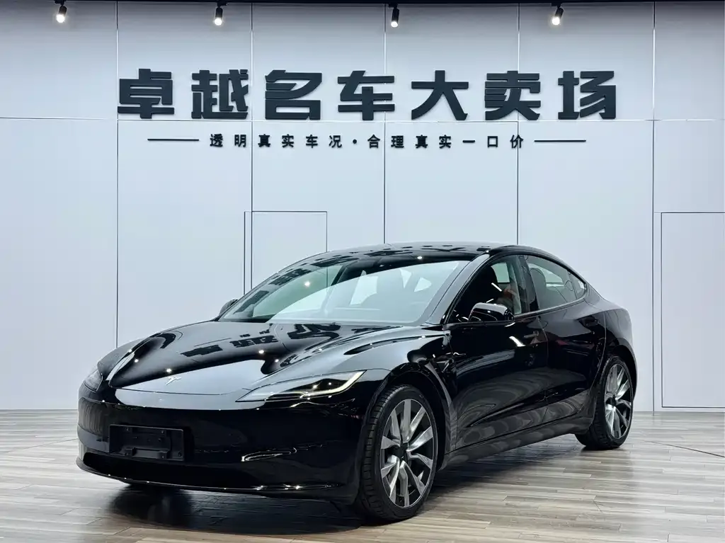 Tesla Model 3 — фото 1
