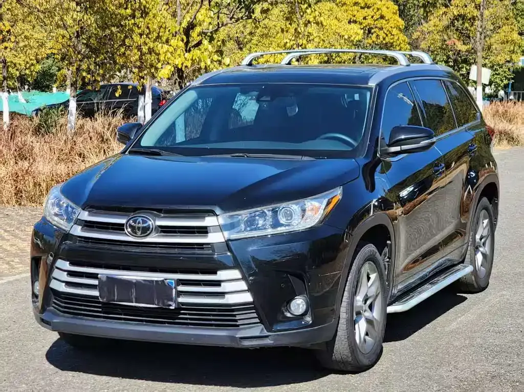 Toyota Highlander — фото 1