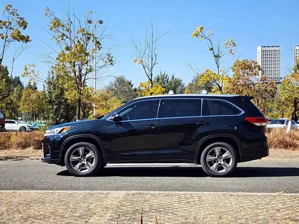 Toyota Highlander — фото 6