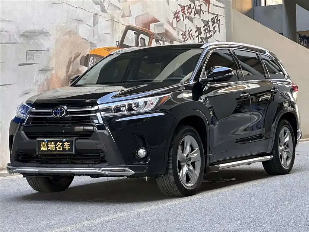 Toyota Highlander — фото 1