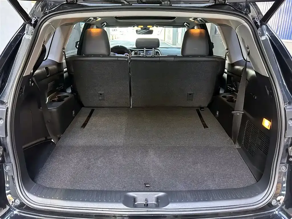 Toyota Highlander — фото 8