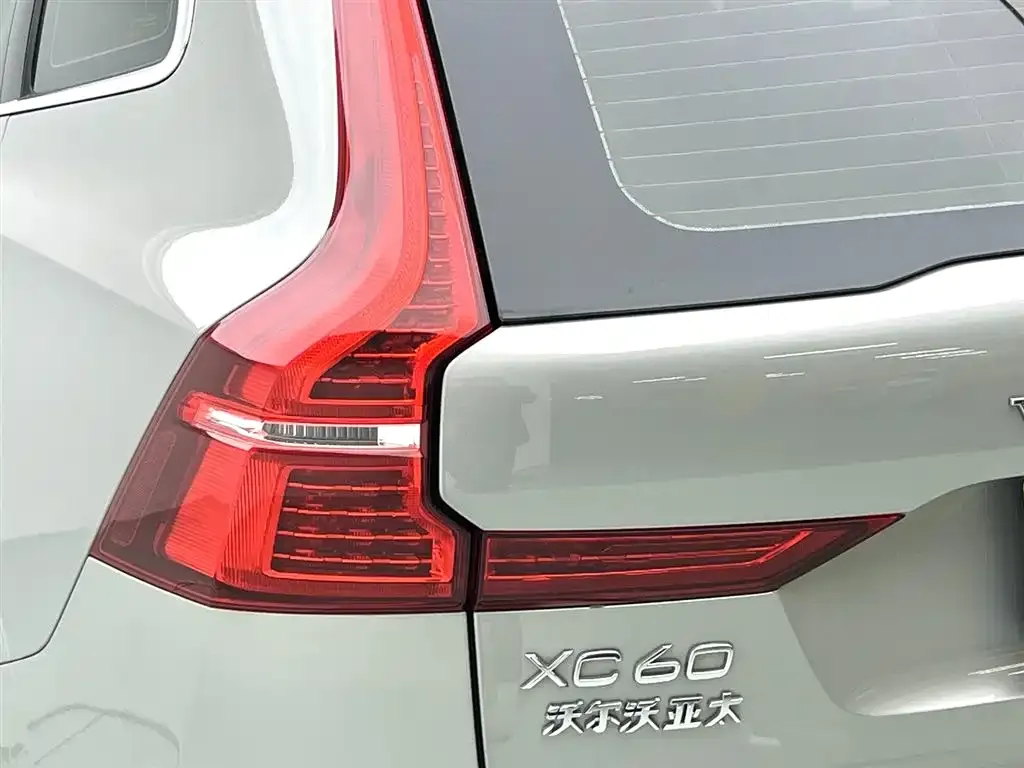 Volvo XC60 — фото 4
