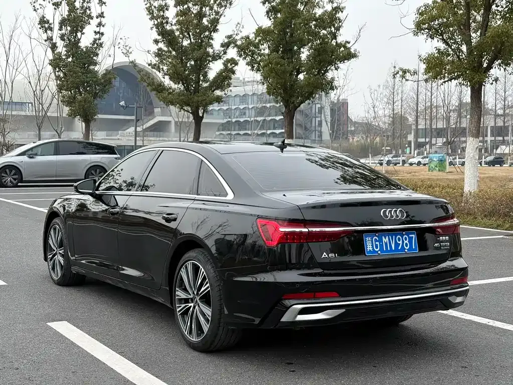Audi A6L — фото 10