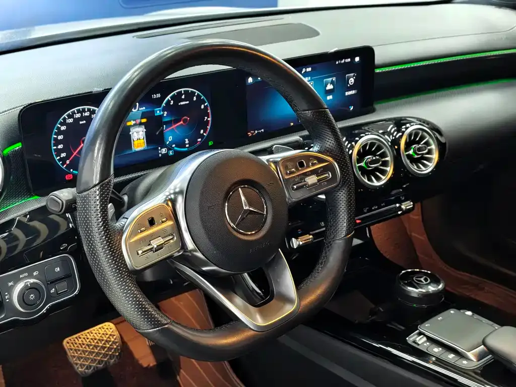 Mercedes-Benz A-Class — фото 10