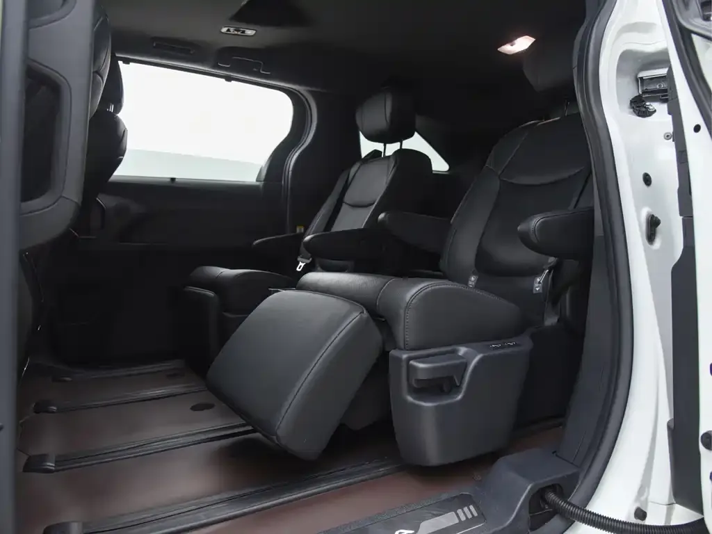 Toyota Sienna 2023 из CN, фото 7