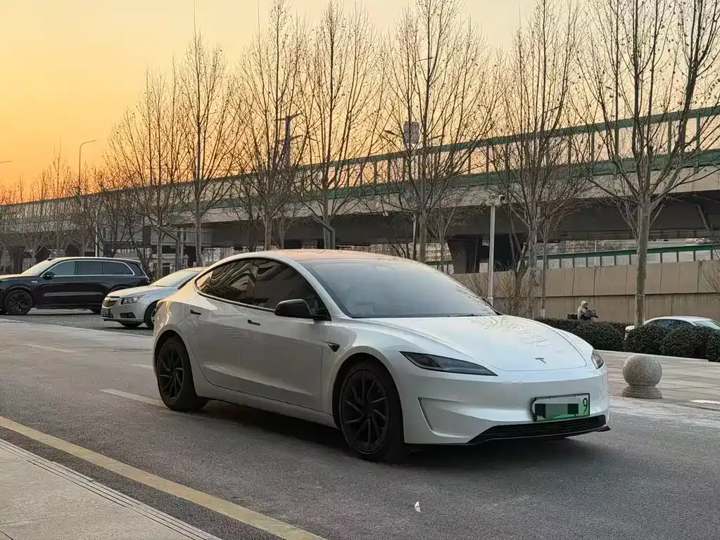 Tesla Model 3 — фото 9