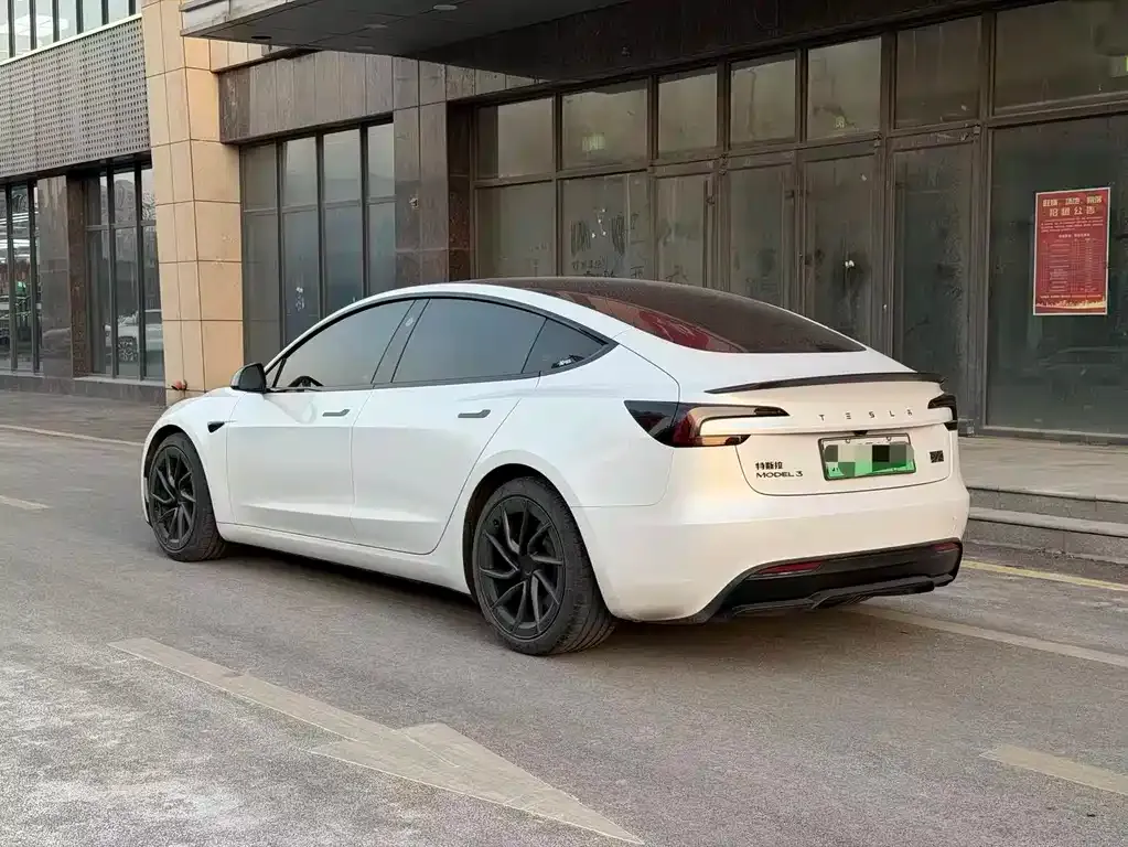 Tesla Model 3 — фото 7