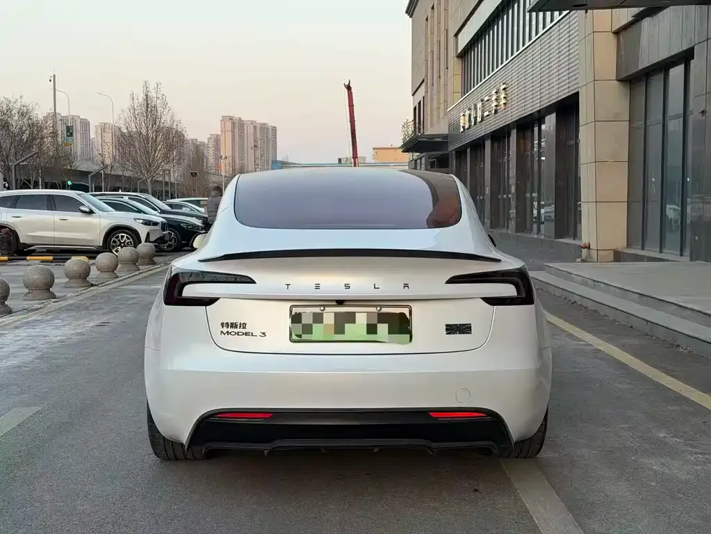 Tesla Model 3 — фото 5