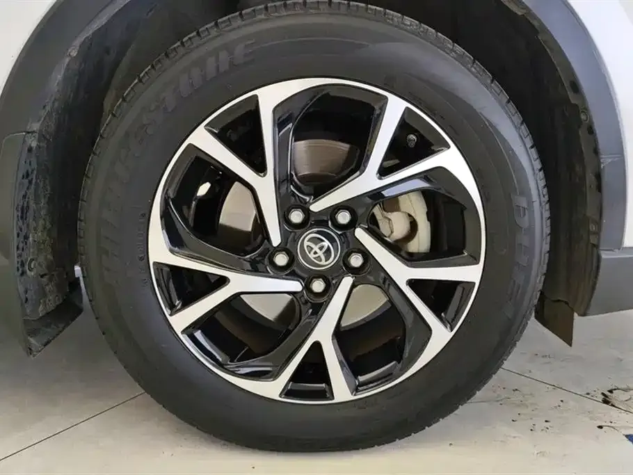 Toyota C-HR — фото 9