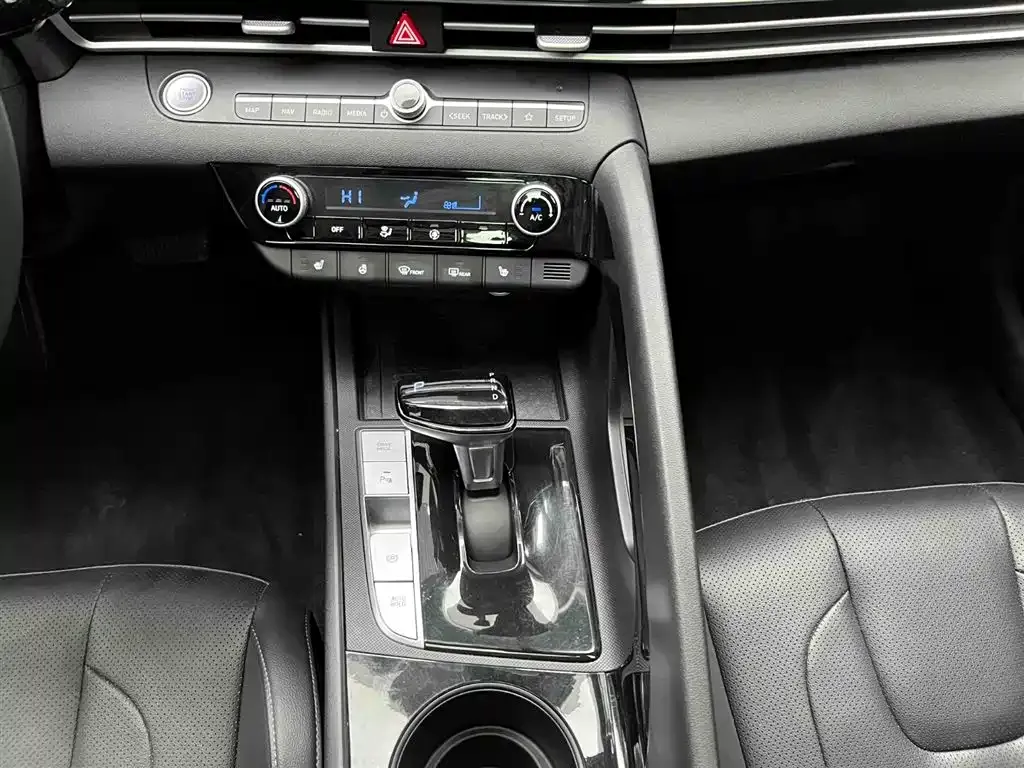 Hyundai Elantra 2023 из CN, фото 8