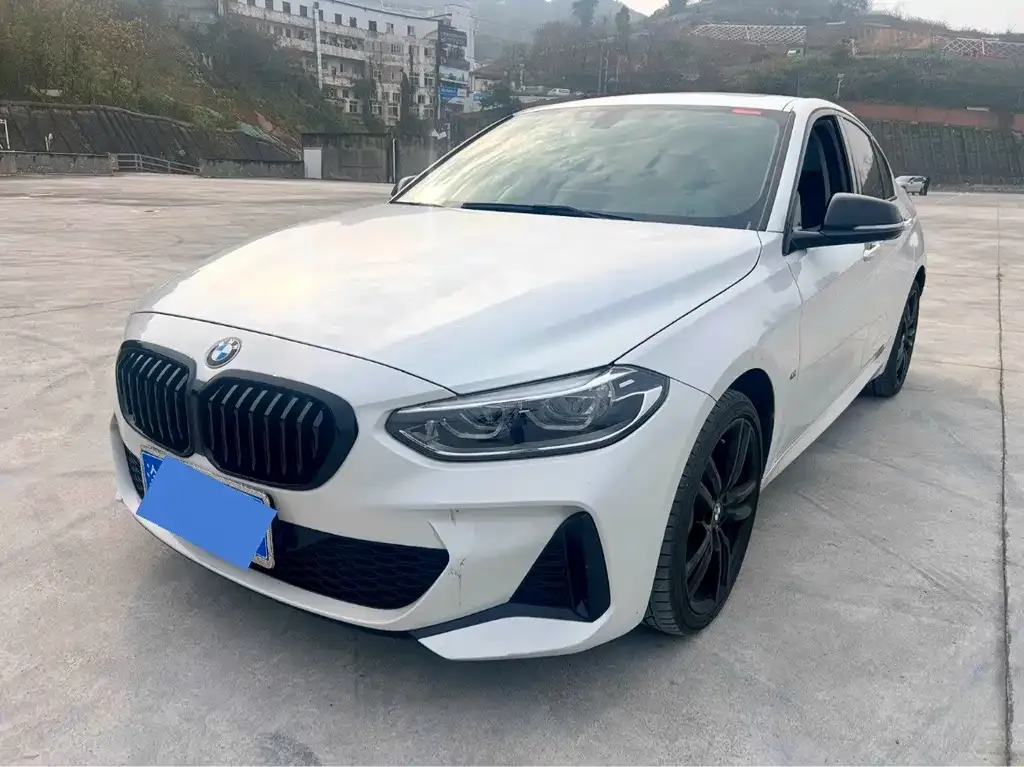 BMW 1 Series 2023 из CN, фото 1