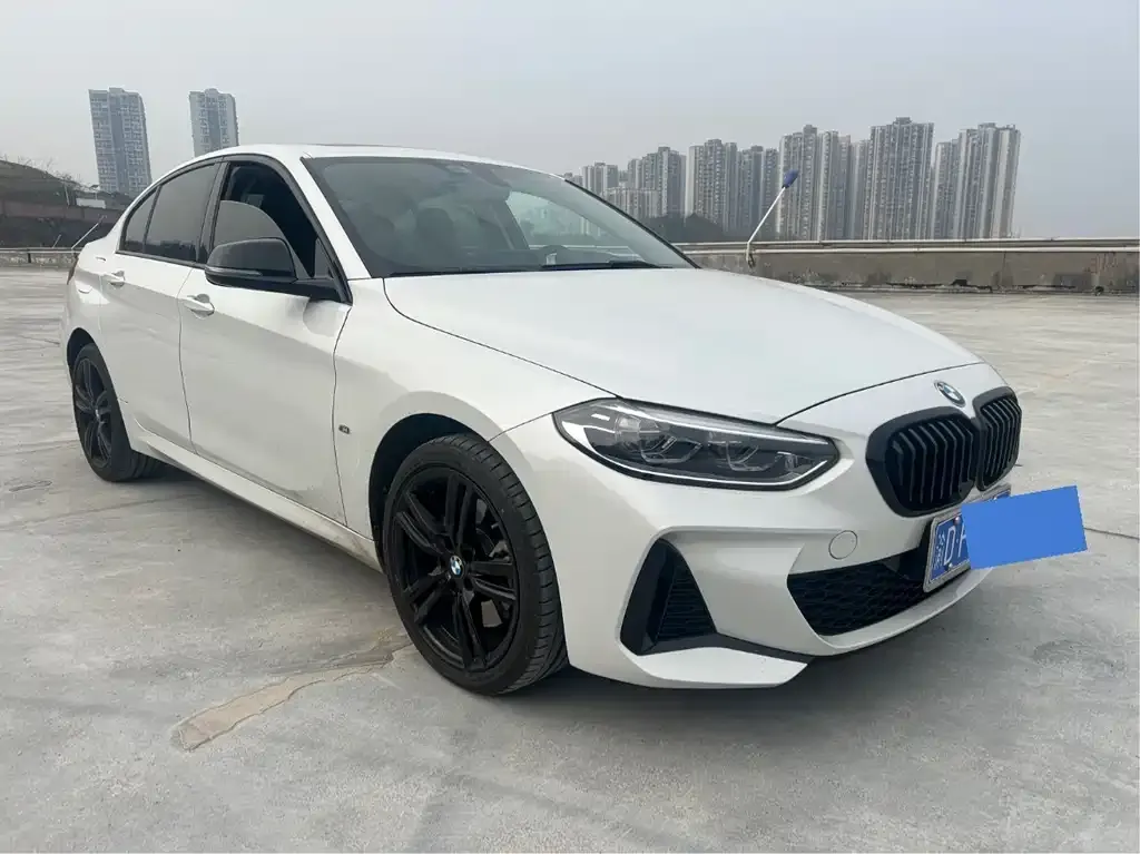 BMW 1 Series 2023 из CN, фото 2