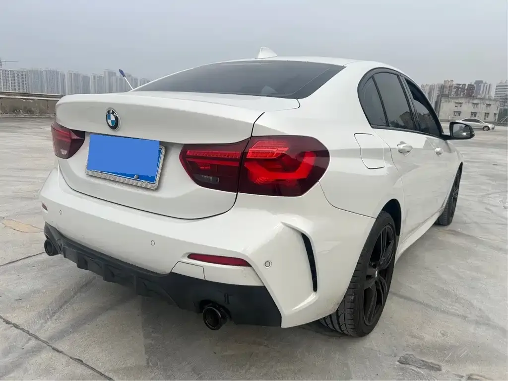 BMW 1 Series 2023 из CN, фото 3