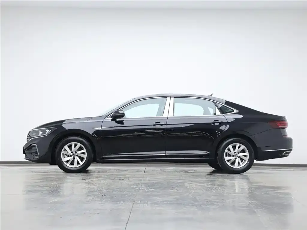 Volkswagen Passat New Energy — фото 10