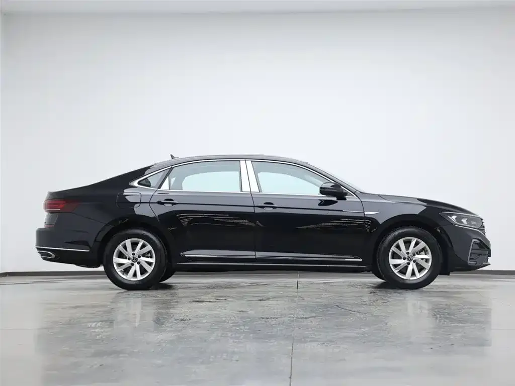 Volkswagen Passat New Energy — фото 6