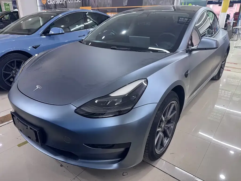 Tesla Model 3 — фото 1