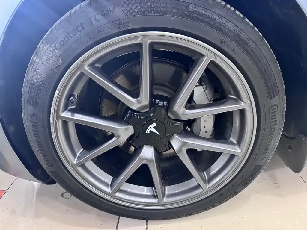 Tesla Model 3 — фото 2