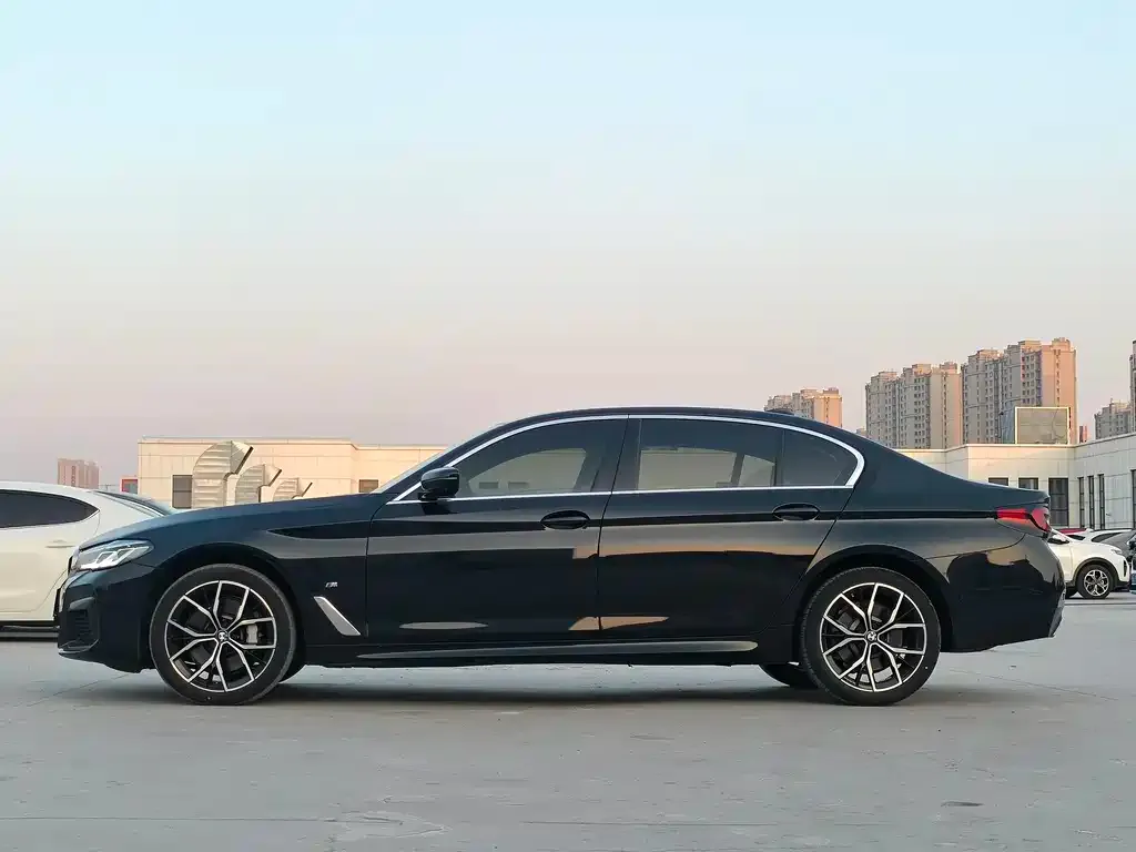 BMW 5 Series — фото 9