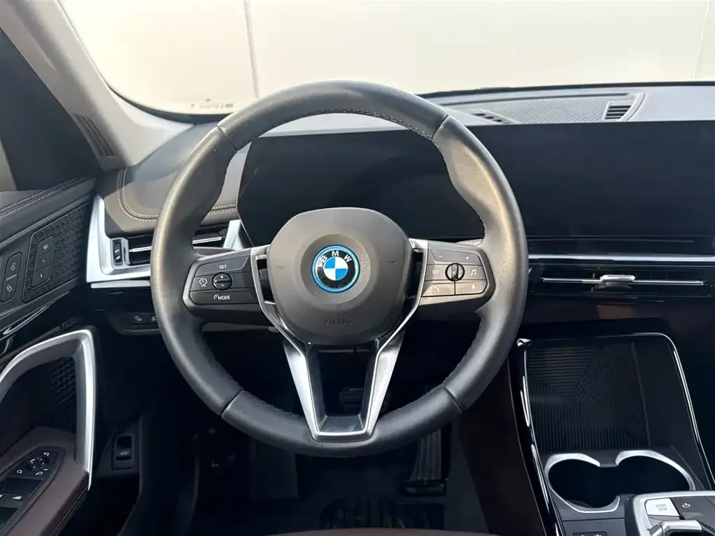 BMW iX1 2025 из CN, фото 5