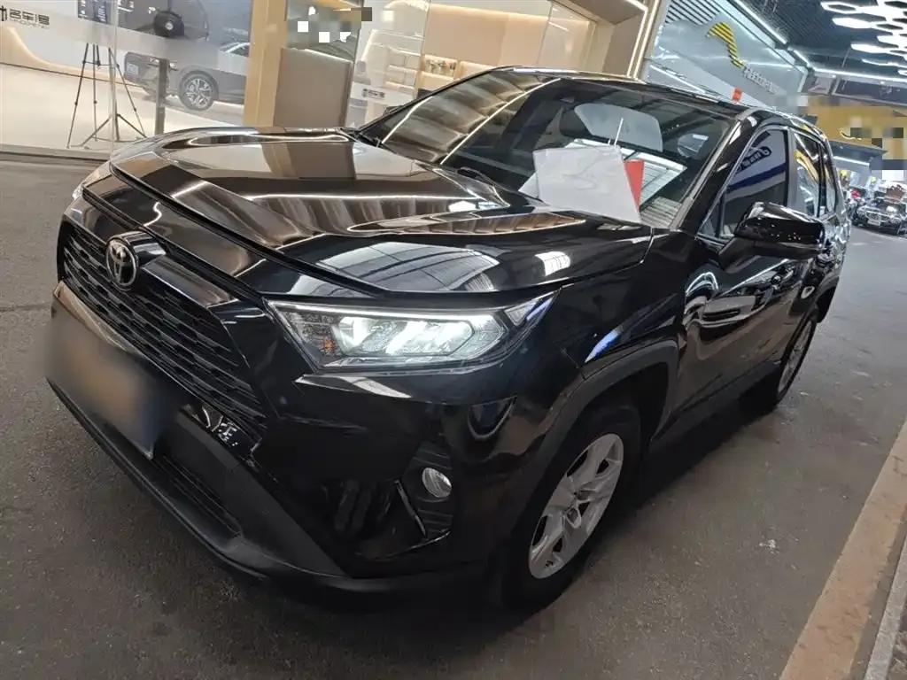Toyota RAV4 — фото 5