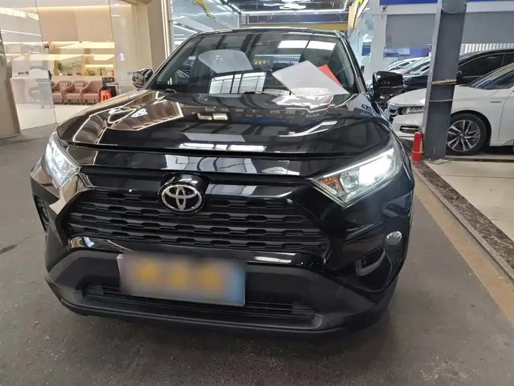 Toyota RAV4 — фото 3