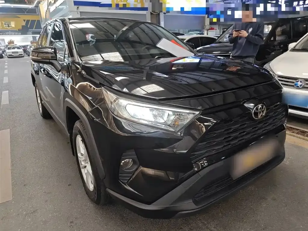 Toyota RAV4 — фото 9
