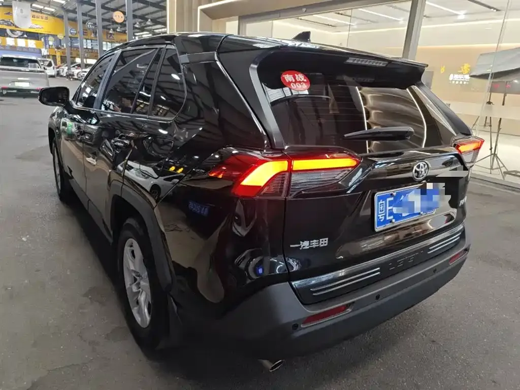 Toyota RAV4 — фото 10