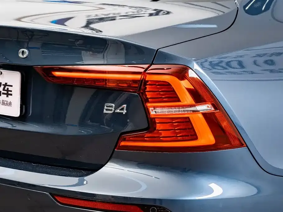 Volvo S60 — фото 10