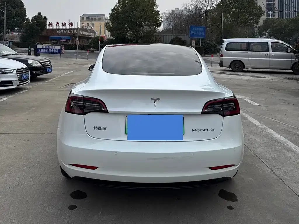 Tesla Model 3 — фото 4
