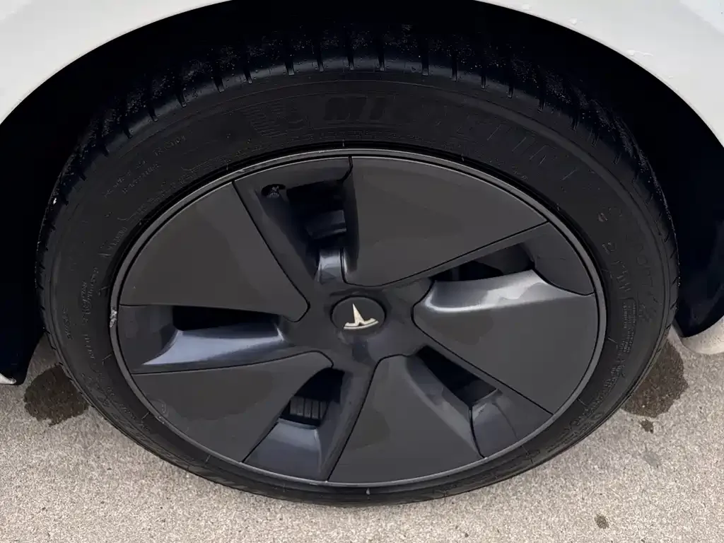 Tesla Model 3 — фото 6