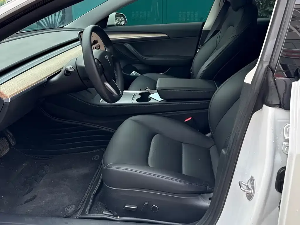 Tesla Model 3 — фото 10
