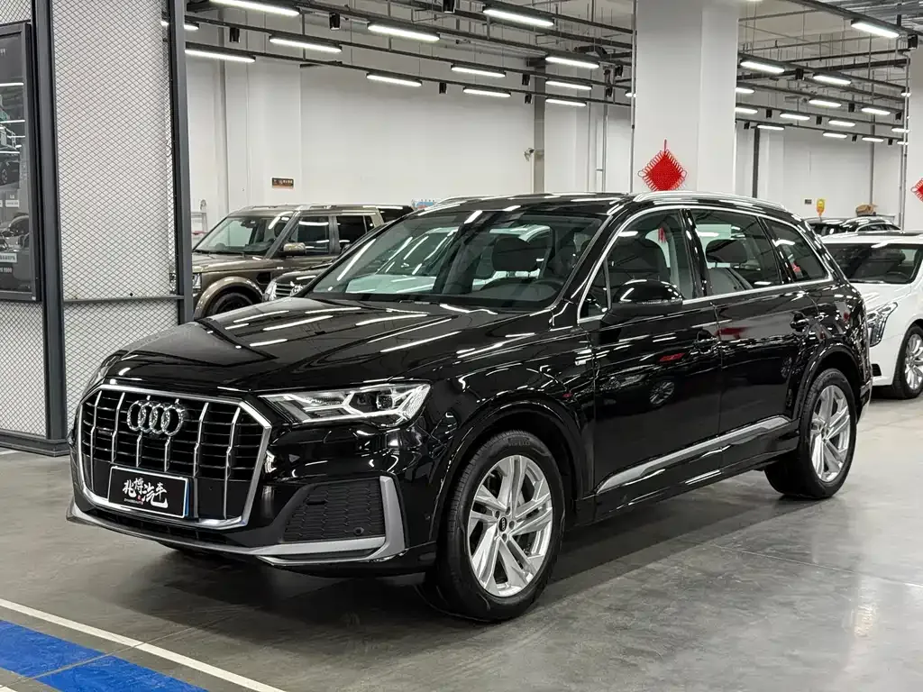 Audi Q7 — фото 1