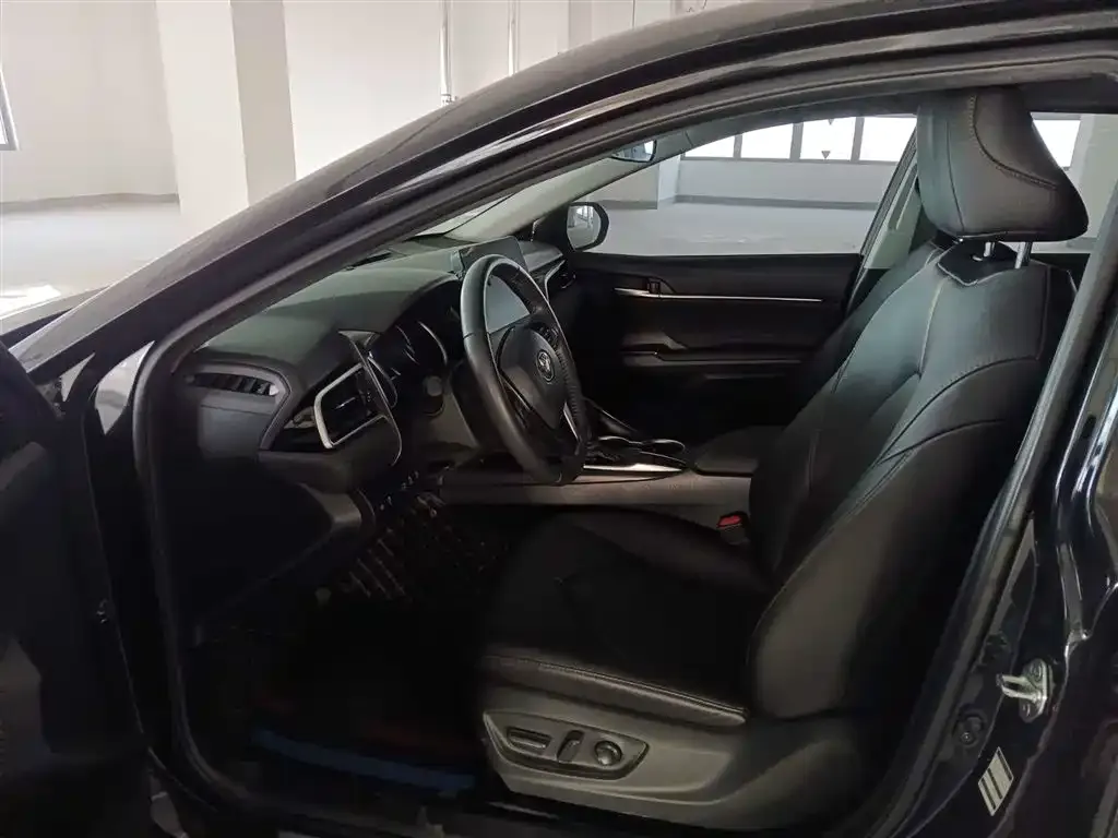Toyota Camry 2022 из CN, фото 2