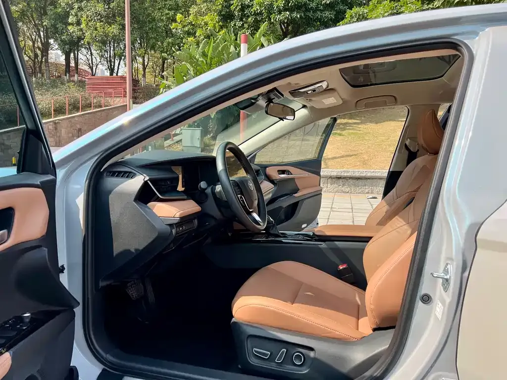 Toyota Camry 2025 из CN, фото 2